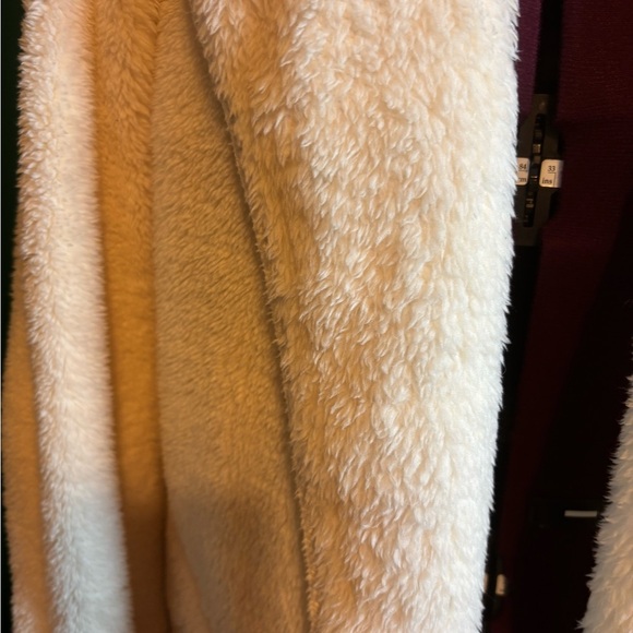 Charlie Paige Cream Teddy Jacket Oversized Fit - Picture 3 of 4